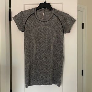 Lululemon Run Swiftly Short Sleeve Top Sz 8